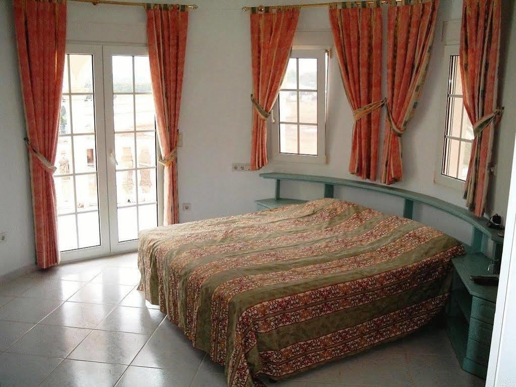 Pension Los Caballos Els Poblets Room photo